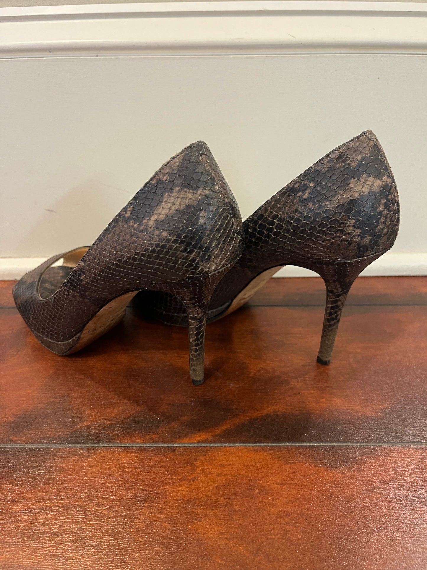 Jimmy Choo Size 38 1/2 Snakeskin Shoes