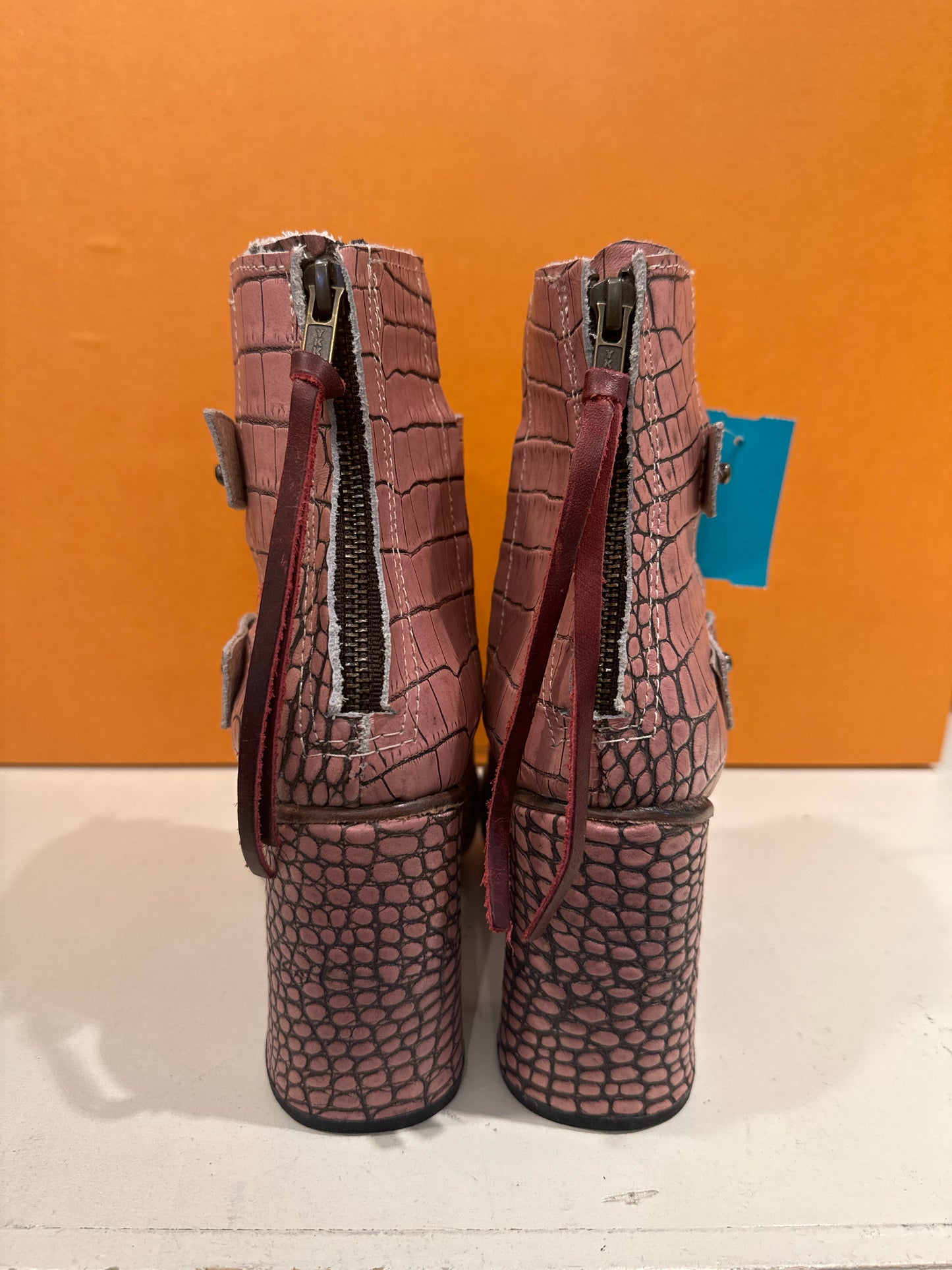 Free Bird Size 9 Blush Shoes