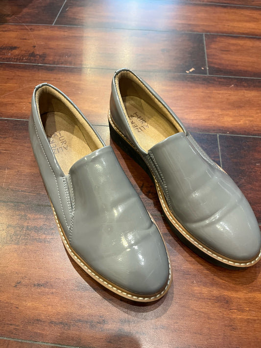 Naturalizer Size 8 1/2 Gray Shoes