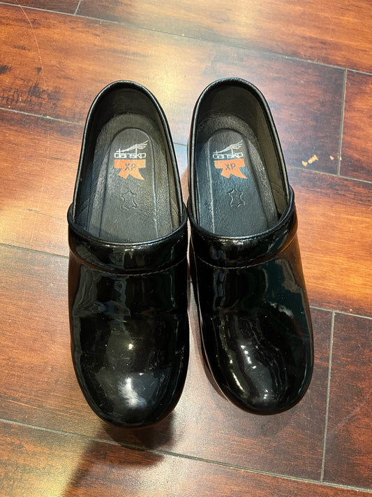 Dansko Size 38 Black Shoes