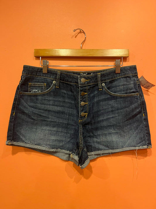 Size 12 Universal Threads Shorts